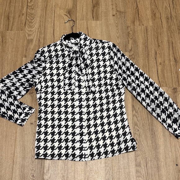 St. John Collection Tops - St. John Silk Houndstooth Blouse with tie bow. Size 8 Like New